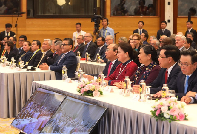 Thủ tướng Nguyễn Xuân Phúc, Chủ tịch Quốc hội Nguyễn Thị Kim Ngân và các đại biểu dự Lễ khai mạc Hội nghị Cấp cao ASEAN lần thứ 36. (Ảnh: Lâm Khánh/TTXVN) Khẳng định bản lĩnh của một Cộng đồng ASEAN ngày càng trưởng thành ảnh 2