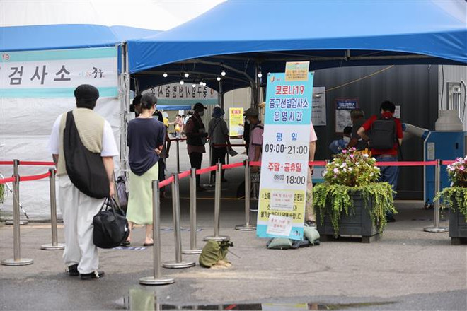 Số ca mắc COVID-19 trong ngày tại Hàn Quốc lần đầu vượt 2.000 ảnh 1