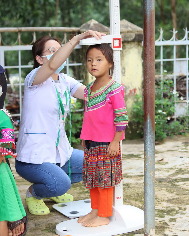 kham-tam-soat-cham-tang-truong-chieu-cao-va-can-nang-cho-tre-tai-huyen-dak-glong-tinh-dak-nongjpg-2647.jpg