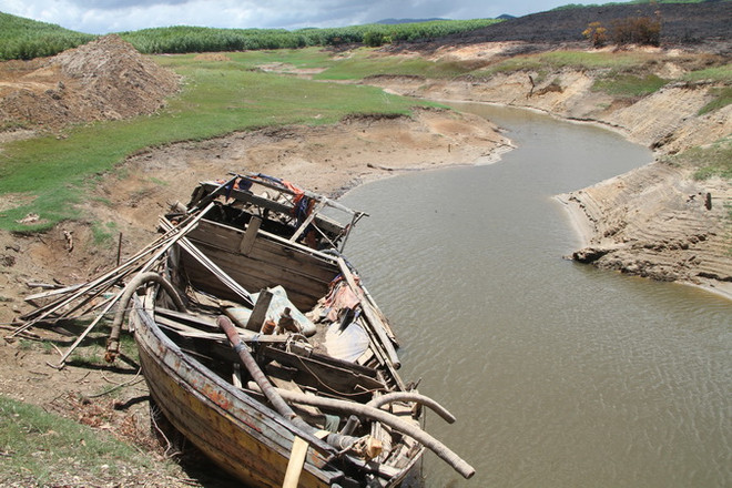 Đình chỉ Chủ tịch xã do để tình trạng khai thác trái phép khoáng sản ảnh 1