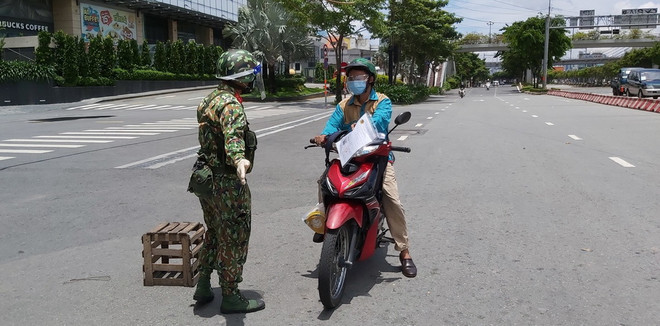 Một tuần tăng cường giãn cách ở TP.HCM: Sớm khắc phục những bất cập ảnh 2