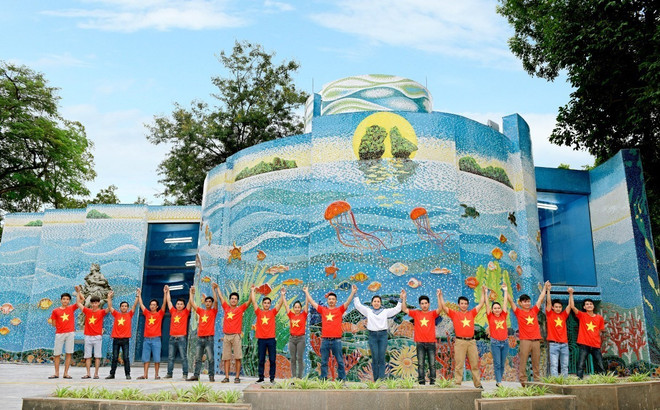 Chiếc áo gốm mới của Nhà Gương trong công viên Thống Nhất ảnh 1