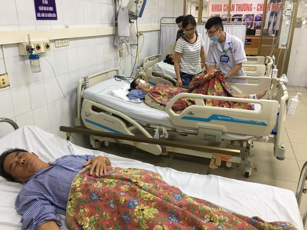 Quảng Ninh: 2 nạn nhân tử vong trong vụ xe khách đâm hàng loạt xe máy ảnh 1