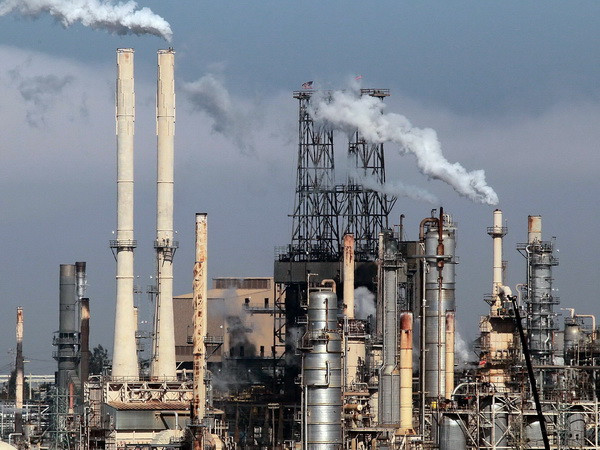 Giá dầu mỏ thế giới "lao dốc" do sản lượng tại Mỹ đạt kỷ lục mới ảnh 1