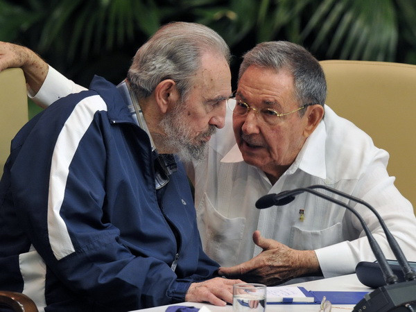 Nhà lãnh đạo Cuba Fidel Castro xuất hiện trước công chúng ảnh 1