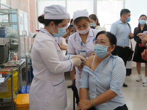 Tiêm vaccine phòng COVID-19 đảm bảo an toàn, đúng tiến độ ảnh 2