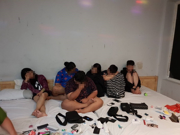 Đột kích khách sạn, bắt quả tang nhóm nam nữ sử dụng ma túy tập thể ảnh 1