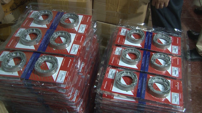 Phát hiện đối tượng sản xuất phụ tùng xe môtô giả nhãn mác lớn ảnh 1