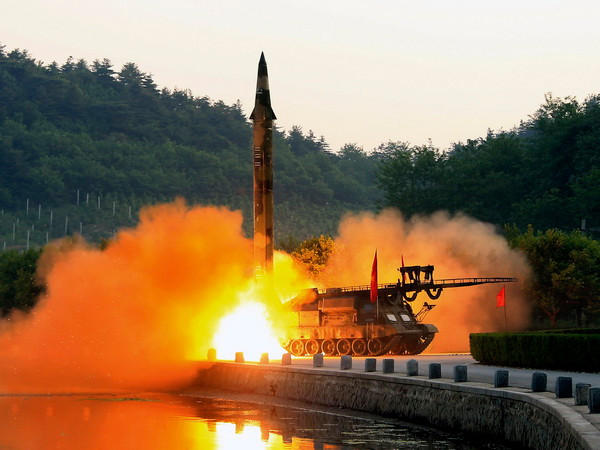 Nhật Bản, Mỹ và Hàn Quốc nhất trí gây sức ép lớn hơn với Triều Tiên ảnh 1