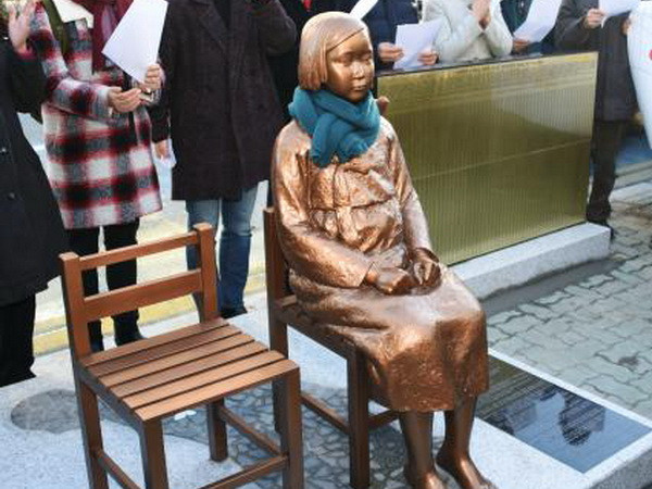 Hàn Quốc triệu Đại sứ Nhật quanh vụ dựng tượng phụ nữ mua vui ảnh 1