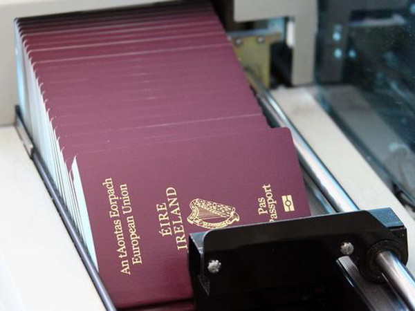 Số công dân Anh xin cấp hộ chiếu Ireland tăng 40% sau Brexit ảnh 1