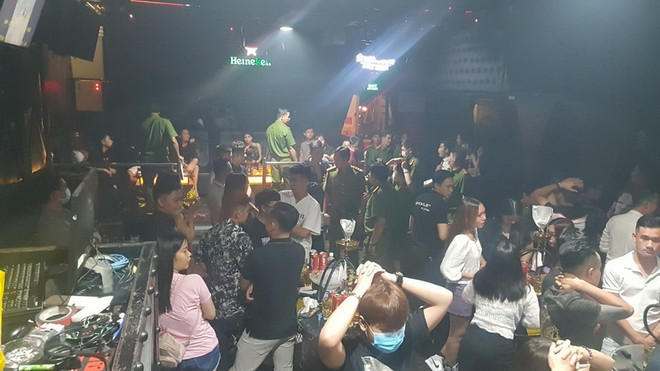 Kiểm tra quán bar ở trung tâm Cần Thơ, 6 người dương tính với ma túy ảnh 1