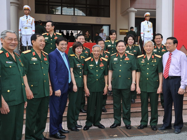 Thượng tướng Ngô Xuân Lịch thăm nguyên Tổng Bí thư Lê Khả Phiêu ảnh 1