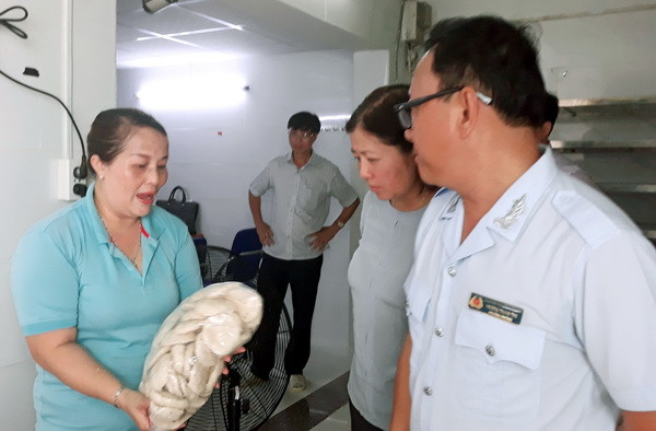 Phát hiện hai cơ sở sản xuất giò chả vi phạm tại Thành phố Hồ Chí Minh ảnh 1