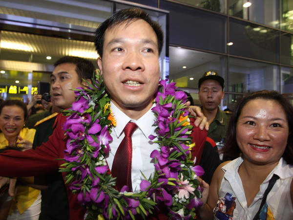 Ngày 20/8, các thủ khoa 2016 sẽ giao lưu với xạ thủ Xuân Vinh ảnh 1