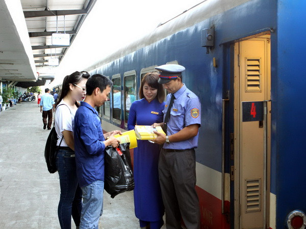 Ngành đường sắt lập thêm nhiều tàu địa phương dịp nghỉ lễ 2/9 ảnh 1