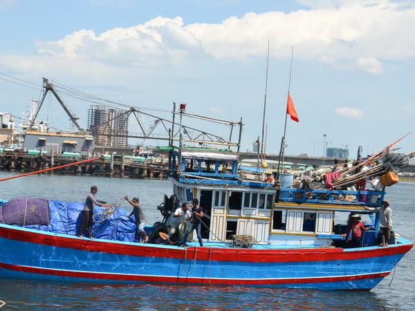 Bình Định kêu gọi cứu hộ khẩn 3 thuyền bị trôi dạt trên biển ảnh 1