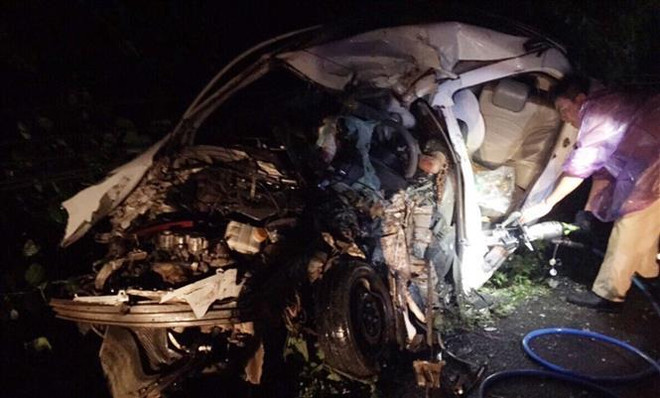 Xe khách đâm liên hoàn xe 4 chỗ và xe công nông làm 2 người chết ảnh 1
