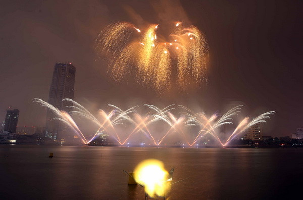 Bữa tiệc ánh sáng đầy bất ngờ trên bầu trời sông Hàn ảnh 2