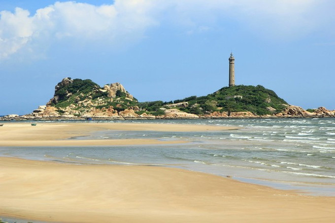 Khách quốc tế hào hứng gói bánh chưng, trải nghiệm không gian Tết Việt ảnh 1