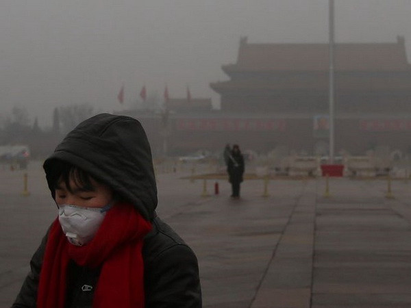 Trung Quốc: Thủ đô Bắc Kinh lại chìm trong khói mù dày đặc ảnh 1