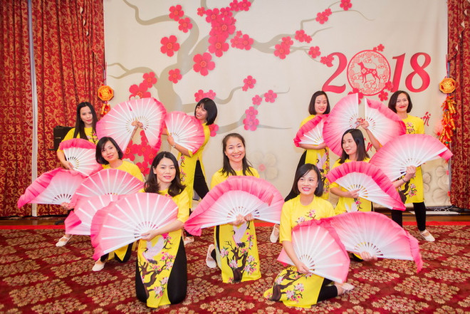 Chung vui đón Tết và mừng Xuân Mậu Tuất 2018 tại Mỹ và Anh ảnh 2