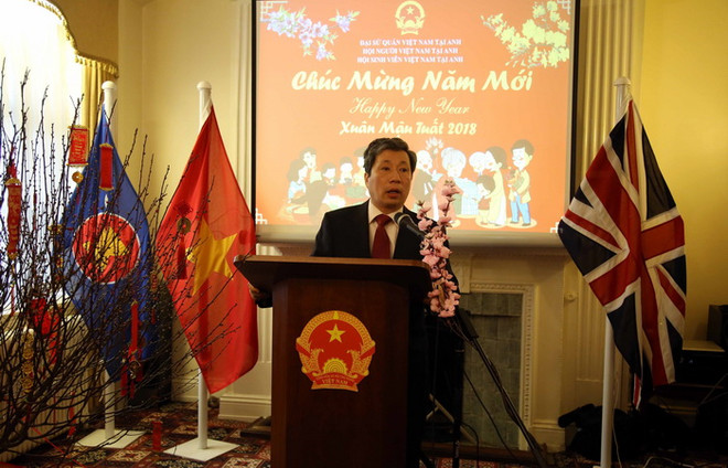 Chung vui đón Tết và mừng Xuân Mậu Tuất 2018 tại Mỹ và Anh ảnh 3