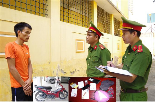 Cơ quan Công an lấy lời khai đối tượng Tuấn và tang vật vụ án. (Ảnh: TTXVN phát) Bắt giữ đối tượng gây ra 4 vụ cướp trên địa bàn tỉnh Hà Nam ảnh 1