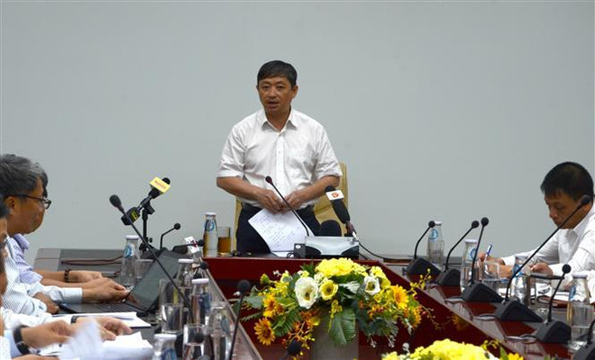 Phó Chủ tịch thường trực UBND thành phố Đà Nẵng Đặng Việt Dũng chỉ đạo trong cuộc họp khẩn ngày 21/8 về khắc phục tình trạng thiếu nước. (Ảnh: Quốc Dũng/TTXVN) Khẩn trương ''giải khát'' cho người dân Đà Nẵng trong mùa khô ảnh 2