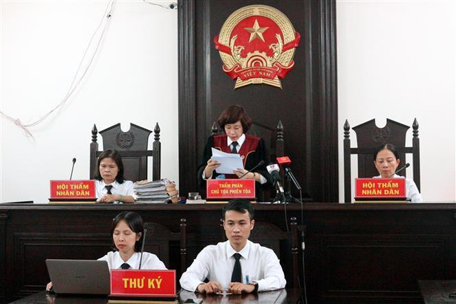 Vụ chống người thi hành công vụ ở Hà Nội: Việc xét xử là cần thiết ảnh 2