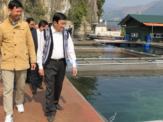 Chủ tịch nước Trương Tấn Sang thăm và làm việc tại tỉnh Hòa Bình ảnh 1