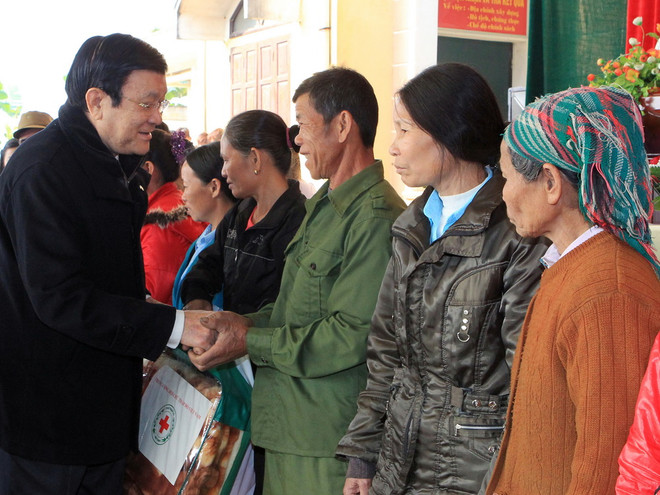 Chủ tịch nước Trương Tấn Sang thăm và làm việc tại tỉnh Hòa Bình ảnh 2