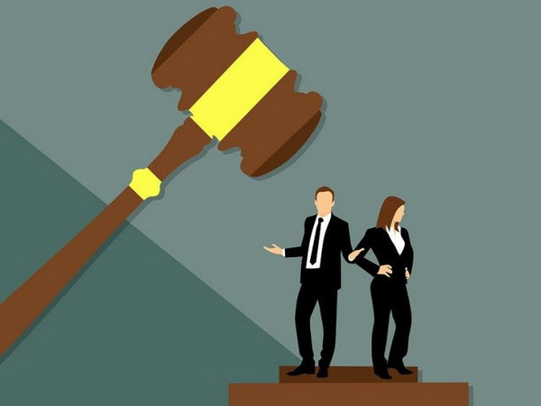 Mất tới 8,8 triệu USD vì 'lỡ' tán tỉnh vợ người khác ảnh 1