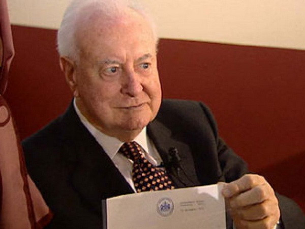 Điện chia buồn cựu Thủ tướng Australia Gough Whitlam qua đời ảnh 1