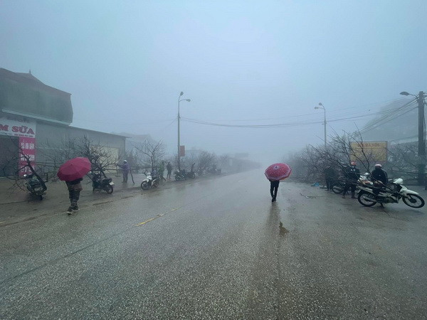 Cảnh báo thời tiết xấu, nguy cơ mất an toàn giao thông trên Quốc lộ 6 ảnh 1