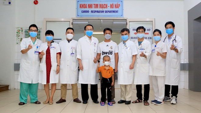 TT-Huế: Cứu sống bé trai 5 tuổi nguy kịch với hơn 50 vết ong đốt ảnh 1