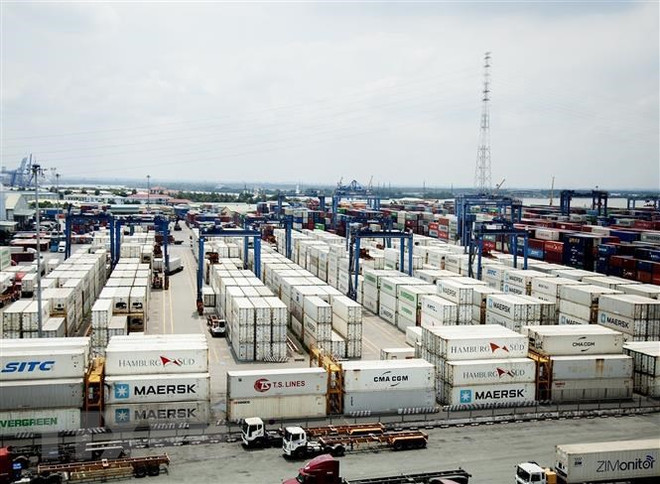 Container chứa hàng hóa tại Tân Cảng Cát Lái. (Ảnh: Hồng Đạt/TTXVN) Tăng cường sức mạnh phát triển logistics vùng Đông Nam Bộ ảnh 2