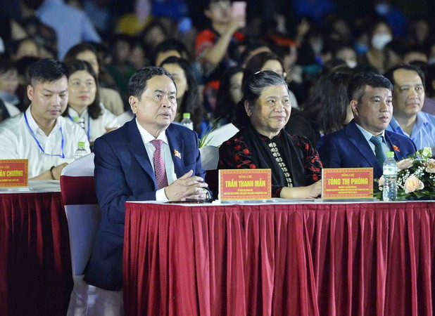 Phó Chủ tịch Thường trực Quốc hội Trần Thanh Mẫn dự Lễ khai mạc Ngày hội Du lịch Văn hóa tỉnh Sơn La. (Ảnh: Minh Đức/TTXVN) Phó Chủ tịch Thường trực QH dự Ngày hội Du lịch Văn hóa tỉnh Sơn La ảnh 1