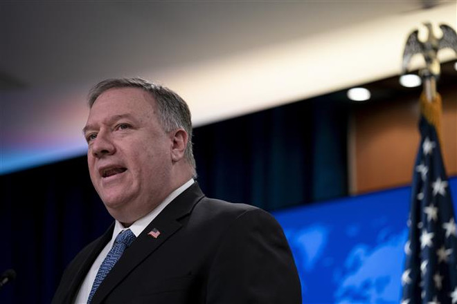 Ngoại trưởng Mỹ Mike Pompeo phát biểu trong một cuộc họp báo tại Washington D.C. (Ảnh: THX/TTXVN) Mỹ hối thúc Liên hợp quốc gia hạn lệnh cấm vũ khí đối với Iran ảnh 1