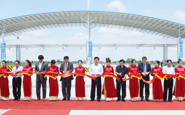 Thông tuyến chính thức 22,7km đầu tiên cao tốc Hà Nội-Hải Phòng ảnh 1