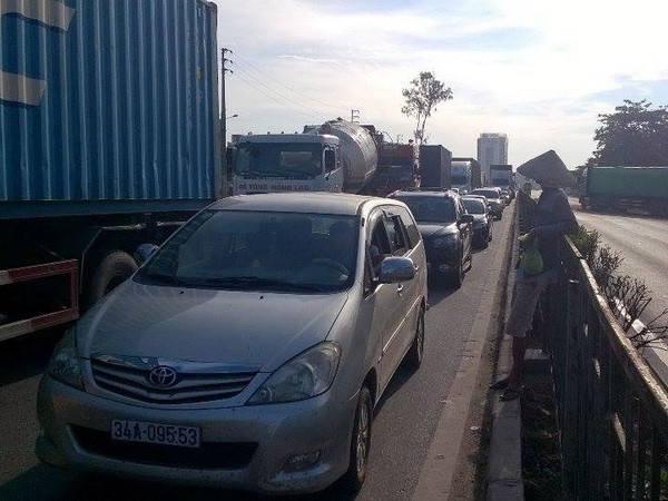 Hải Dương: Va chạm với xe container, 2 vợ chồng tử vong tại chỗ ảnh 2