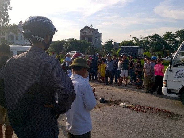 Hải Dương: Va chạm với xe container, 2 vợ chồng tử vong tại chỗ ảnh 1