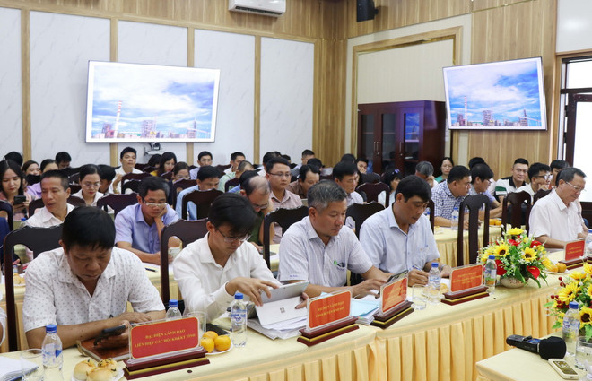Các đại biểu tham dự báo. (Ảnh: Phạm Cường/TTXVN) ttxvn_2005_VNT19 (3).jpg