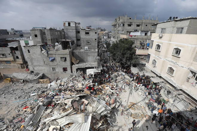 Hiện trường cuộc không kích của Israel xuống Dải Gaza. (Ảnh: THX/TTXVN) ttxvn_2005_gaza2.jpg