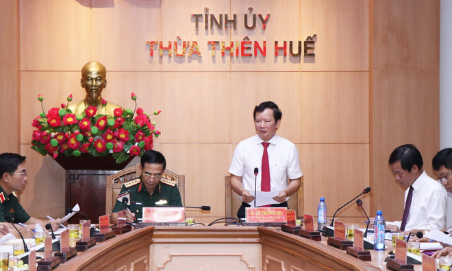 Bí thư Tỉnh ủy Thừa Thiên-Huế Lê Trường Lưu phát biểu tại buổi làm việc. (Ảnh: Tường Vi/TTXVN) ttxvn_2005_phan van giang hue (2).jpg
