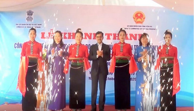Đại sứ Ấn Độ cắt băng khánh thành xây kênh mương nội đồng ở Yên Bái ảnh 1