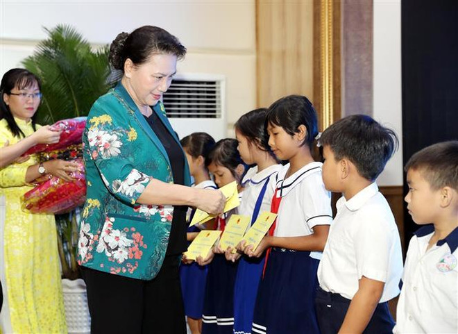 Chủ tịch Quốc hội Nguyễn Thị Kim Ngân thăm làm việc tại tỉnh Đồng Tháp ảnh 3