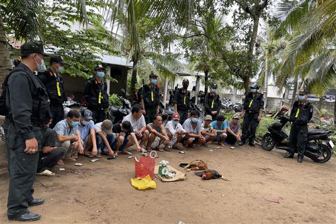 Tiền Giang: Triệt xóa hai tụ điểm đánh bạc, bắt hàng chục đối tượng ảnh 1