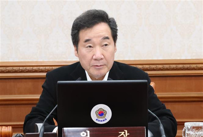 Thủ tướng Hàn Quốc Lee Nak-yon chủ trì cuộc họp nội các tại Seoul. (Ảnh: YONHAP/TTXVN) Hàn Quốc kêu gọi Nhật Bản đối thoại để giải quyết GSOMIA ảnh 1