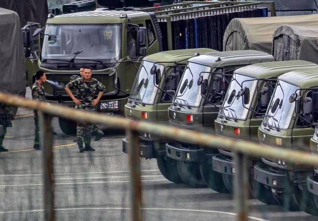 Cảnh sát Vũ trang Nhân dân Trung Quốc diễn tập gần Hong Kong ảnh 1